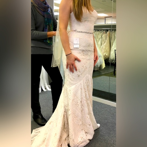 NWT Lillian West sweetheart mermaid lace size 8 wedding gown in champagne/ivory. - Picture 6 of 15